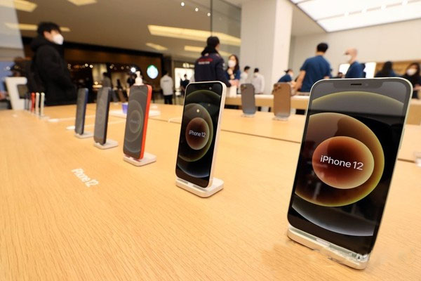 Samsung và Apple tung ra “chiêu trò” lôi kéo khách hàng của LG