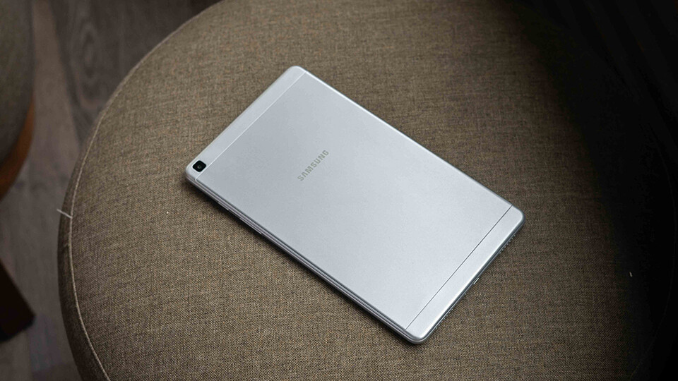 Thiết kế mặt lưng của mẫu máy tính bảng Galaxy Tab A8 giá rẻ